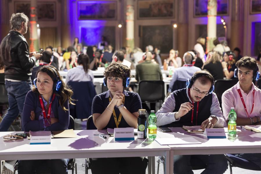 foto dall'evento dialoghi possibili che raffigura ragazzi